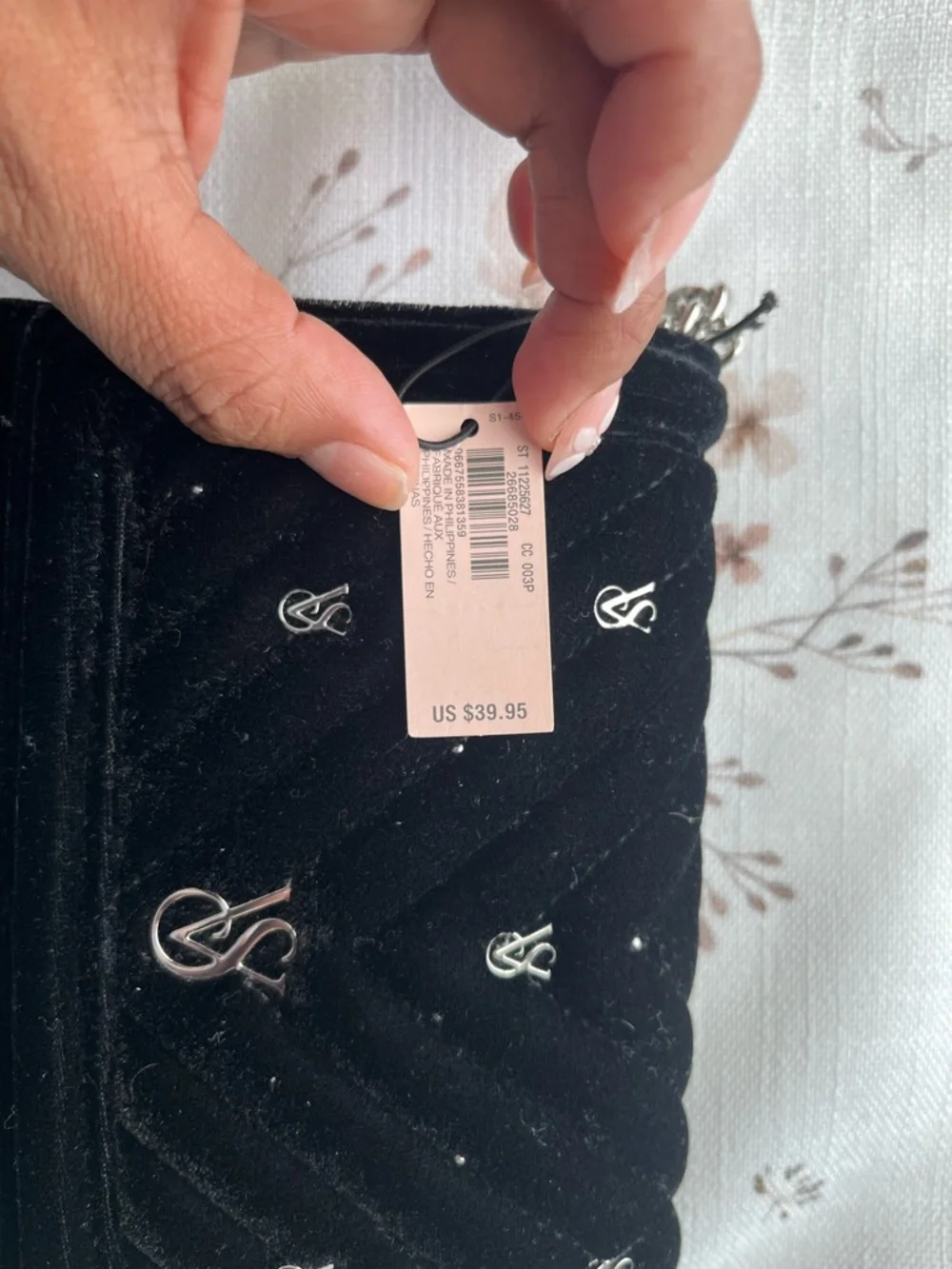 Victoria’s Secret Black Velvet Phone Wallet Wristlet - Picture 8 of 8